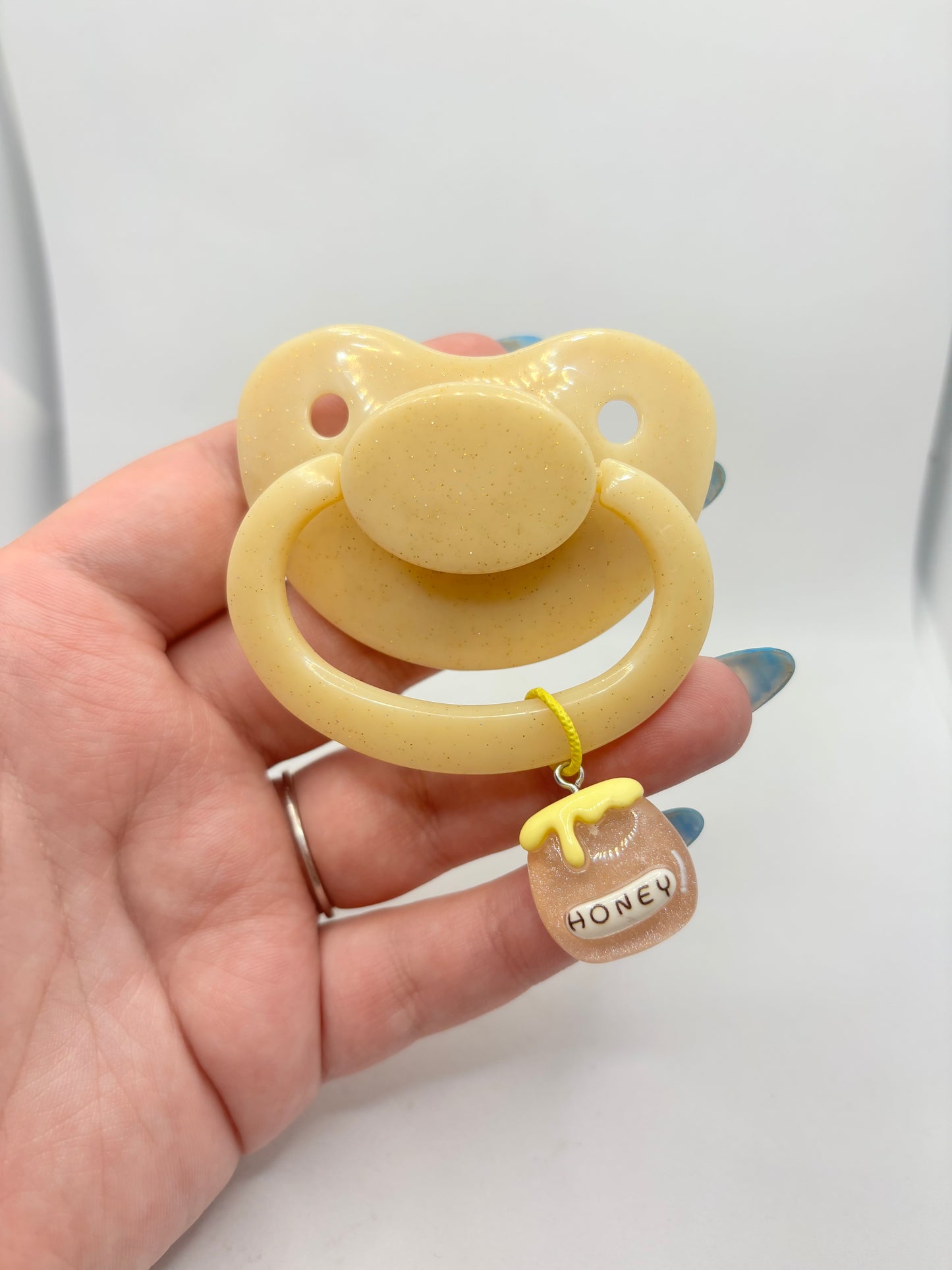 Simple Charm Pacis