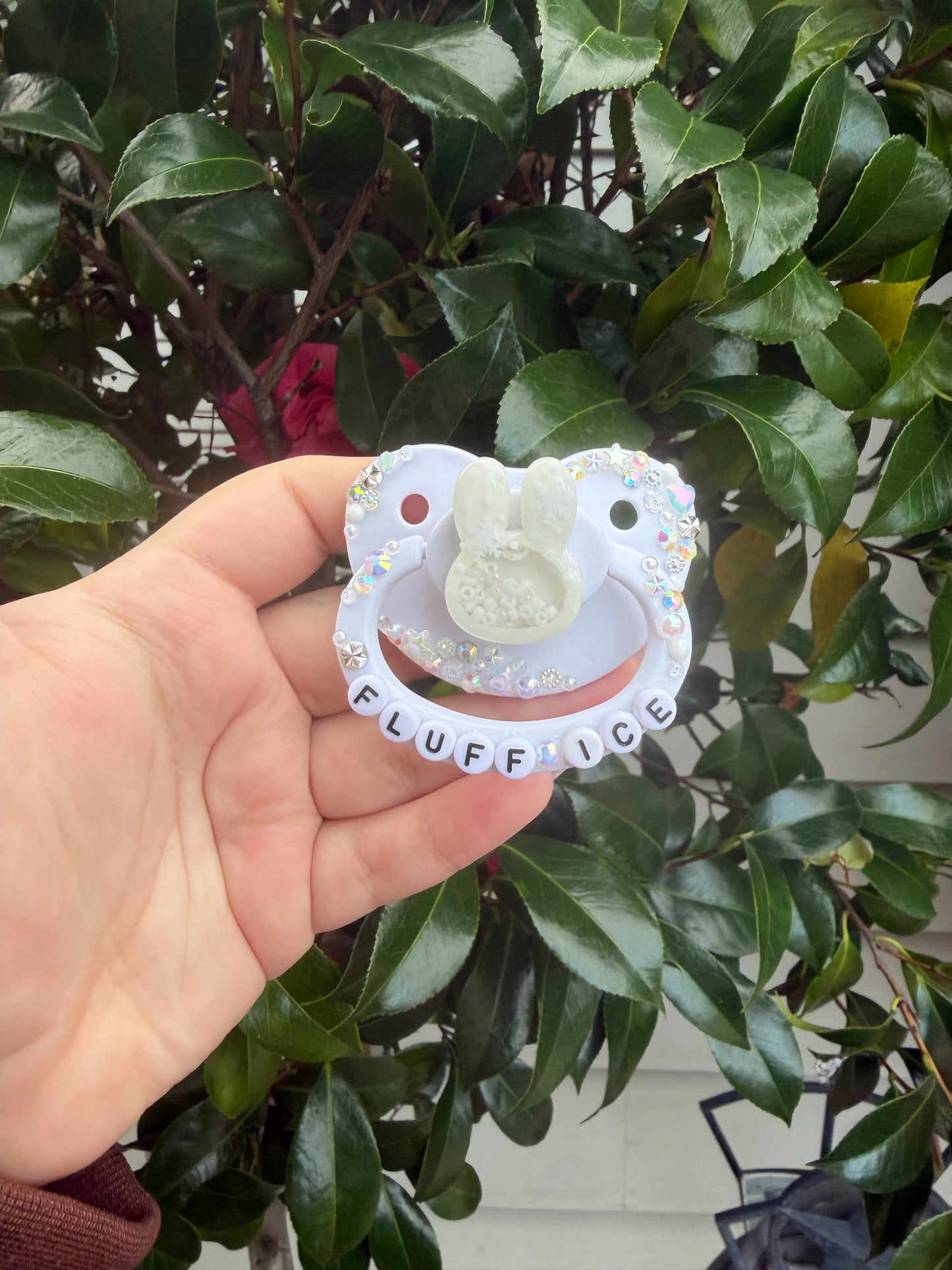 “Fluff Ice” White Bunny Scatter Deco