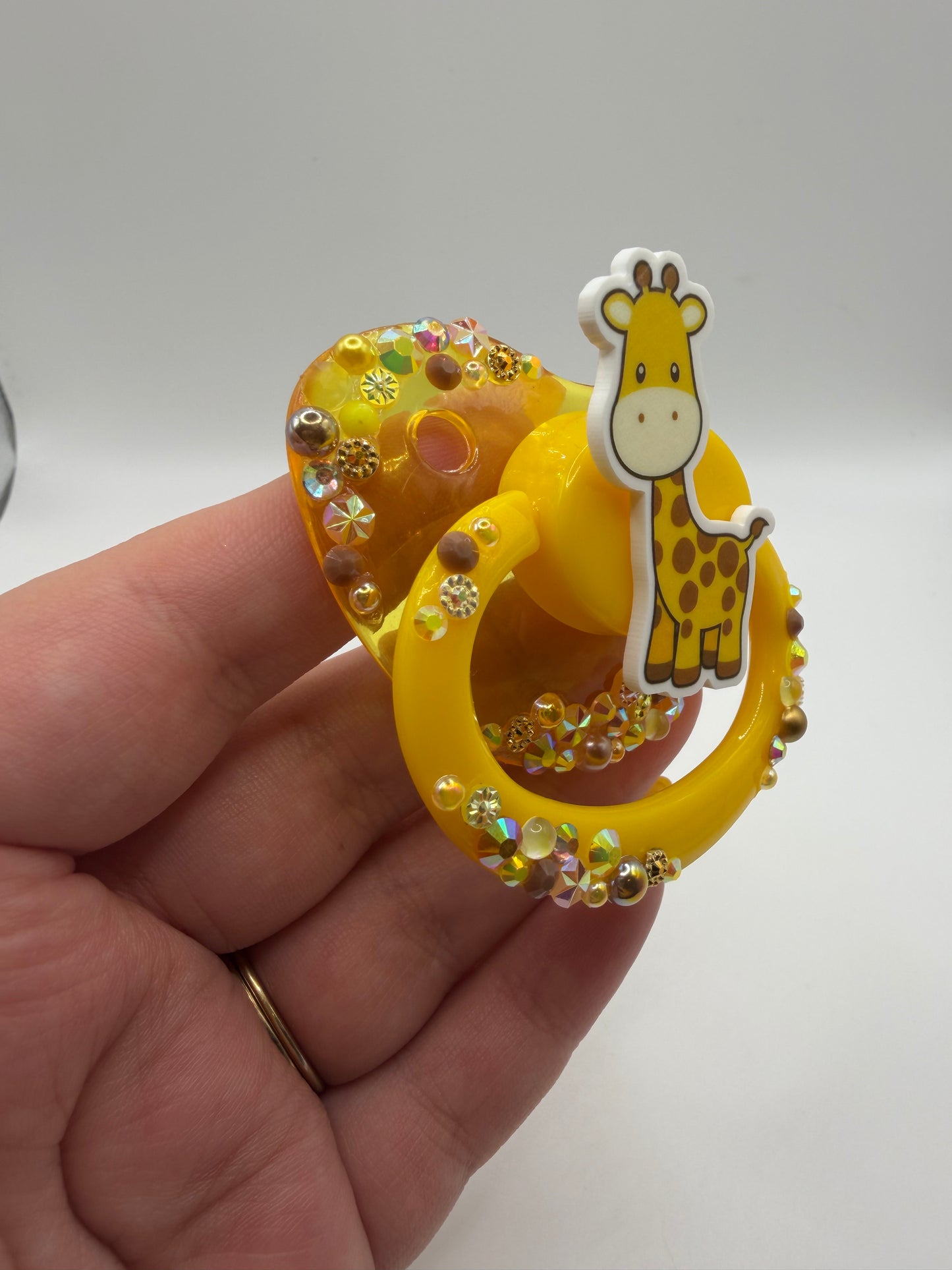 Giraffe Scatter Deco