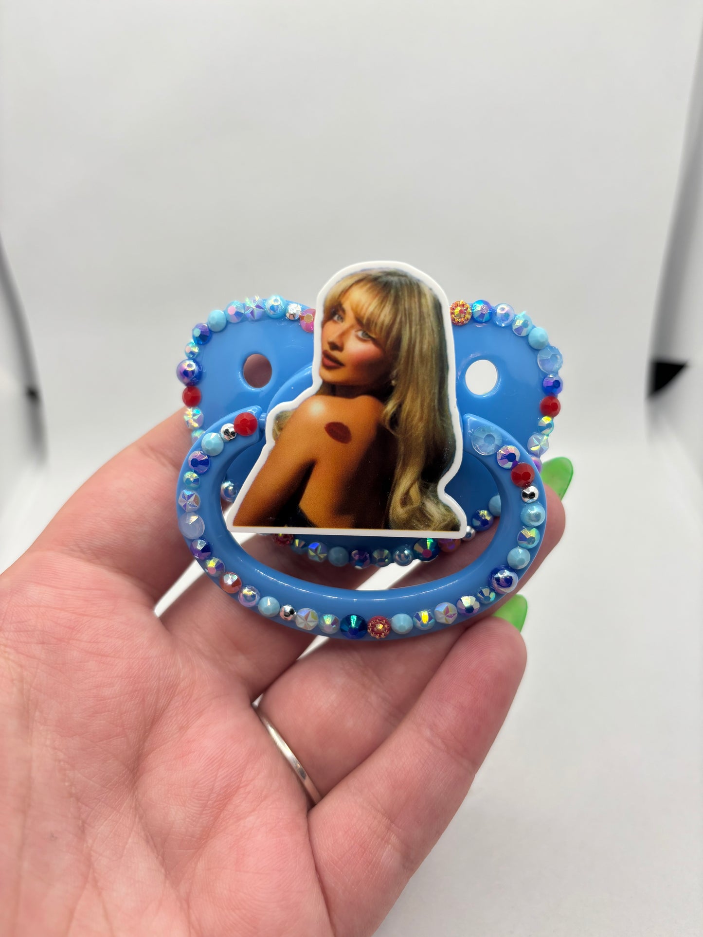 Sabrina Carpenter Short n Sweet Simple Deco