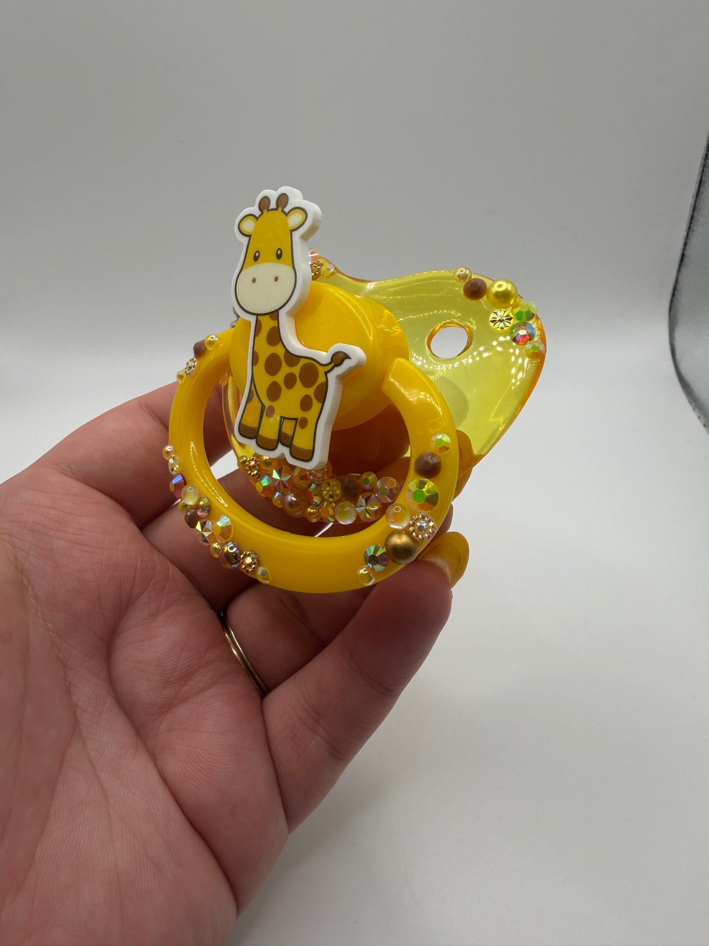 Giraffe Scatter Deco