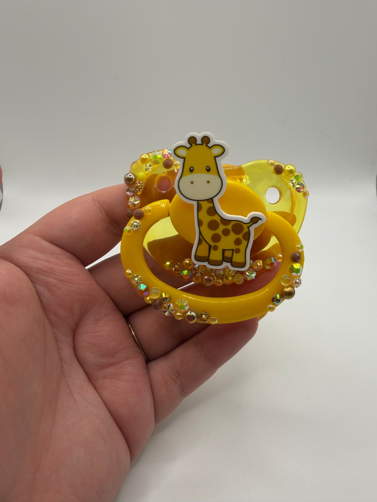Giraffe Scatter Deco